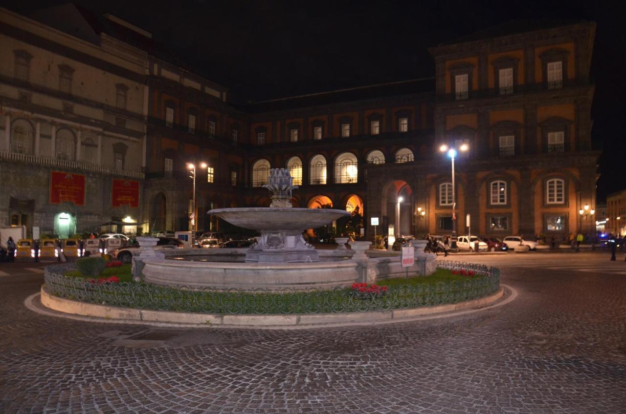 La Casa Spagnola Napoli Exterior photo